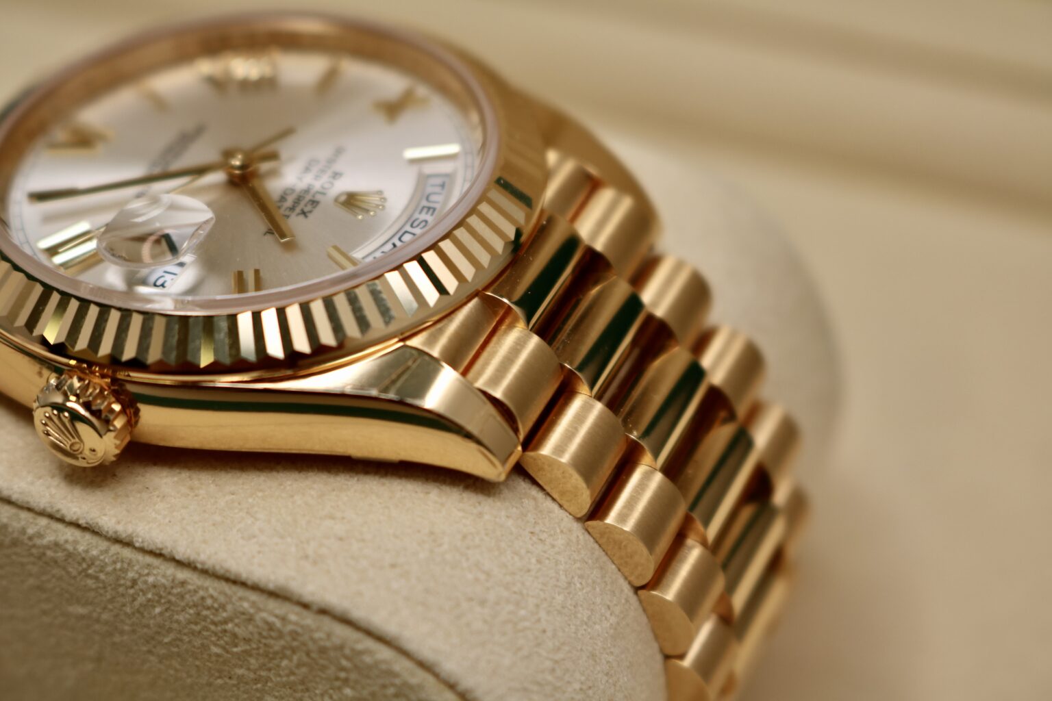 Rolex 18k Presidential side view