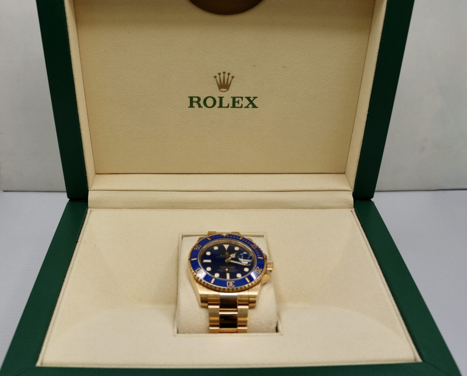 Rolex 18k Submariner in box