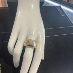 Elevate your style with this men’s fashion diamond ring, featuring bold design and brilliant sparkle. Perfect for making a statement, it’s the ultimate accessory for confidence and sophistication.